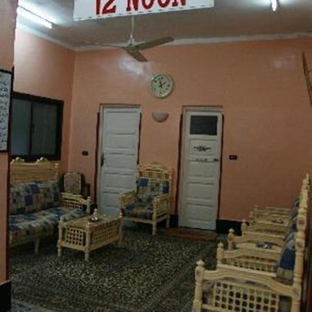 Fontana Luxor Hostel Екстериор снимка